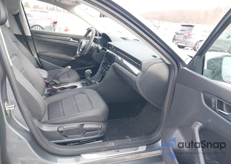 2020 Volkswagen Passat 2.0T R-Line z USA, uszkodzony, nr VIN 1VWMA7A38LC014728